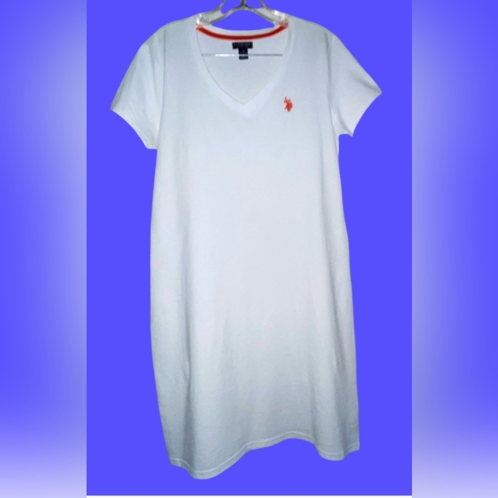 US Polo Logo ASSOCIATION
Women’s classic short sleeve 
T-shirt V neck dress